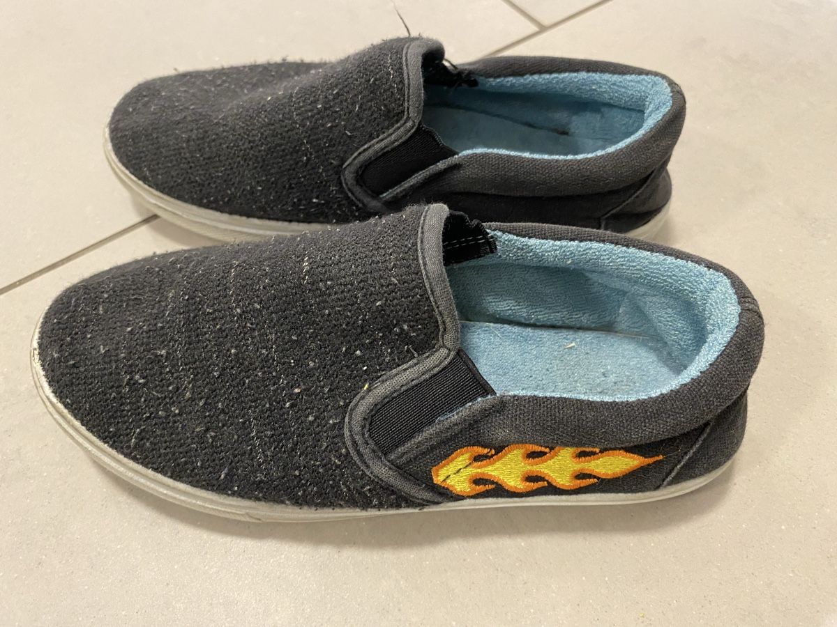 Dosenbach Scarpe per ragazzi: Hausschuhe gr. 32 – Usato da Freienwil venduto da dia_9sqy
