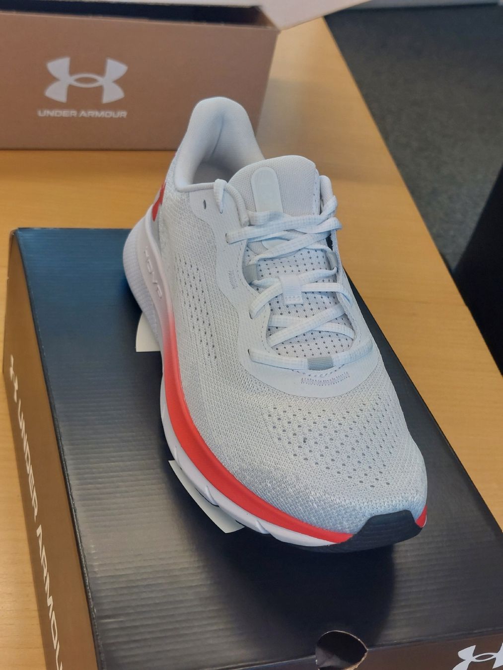 Under Armour Herrenschuhe: Under Armour Turbulence 2 Herren sneaker  – Neu und originalverpackt aus Zürich von shimibene 2