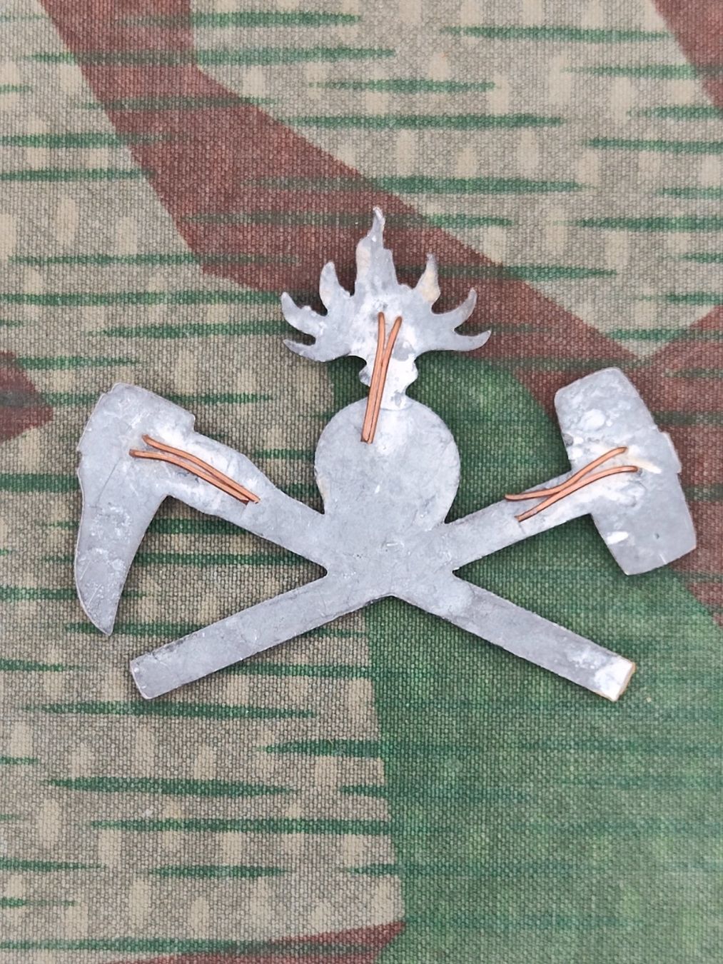 Schweizer Armee Placchette & Badge: Waffengattungsabzeichen Ord. 1918, Mineur – Usato da Bauma venduto da SwissMilitaria 1