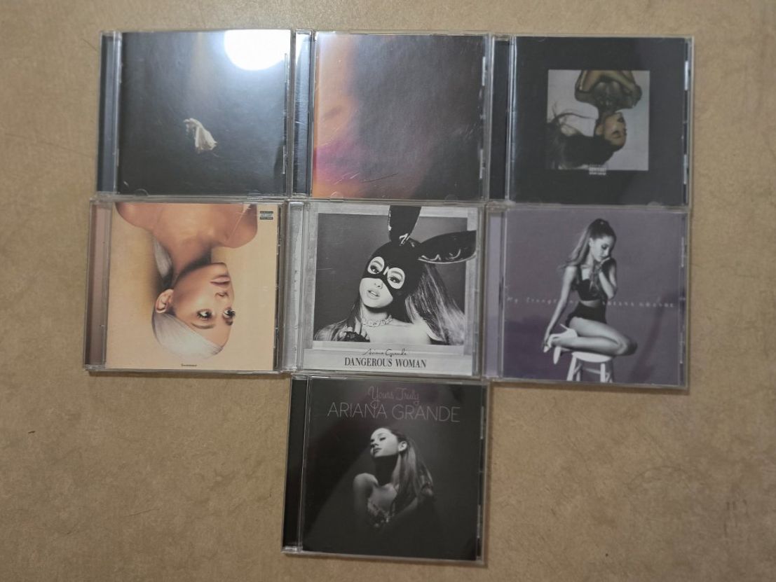 CD: Ariana Grande CD Set – Usato da Zürich venduto da Nexaro
