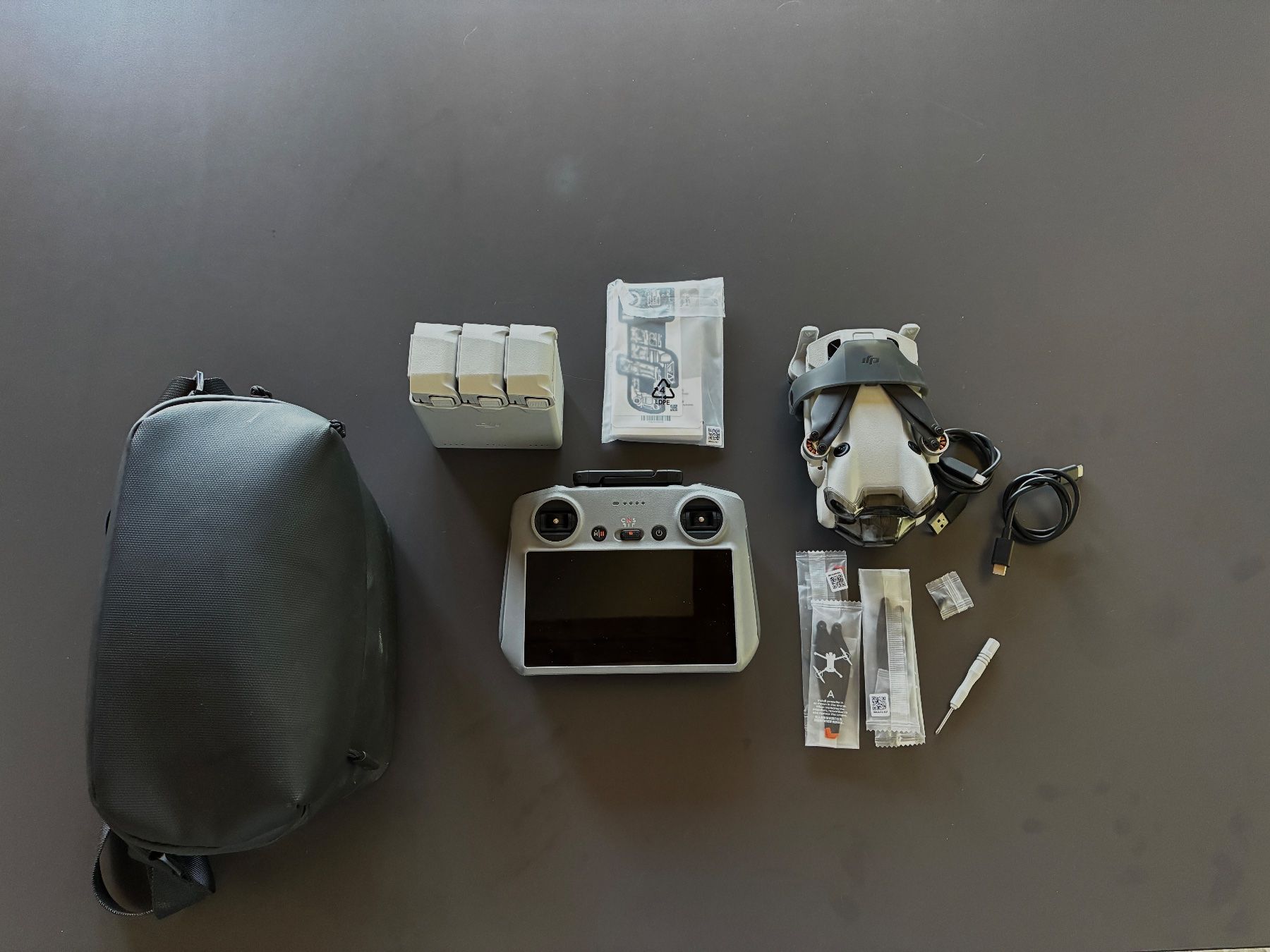 DJI Videocamere: DJI Mini 4 Pro Fly More Combo + RC 2 – Usato da Münsingen venduto da Via_pq5m