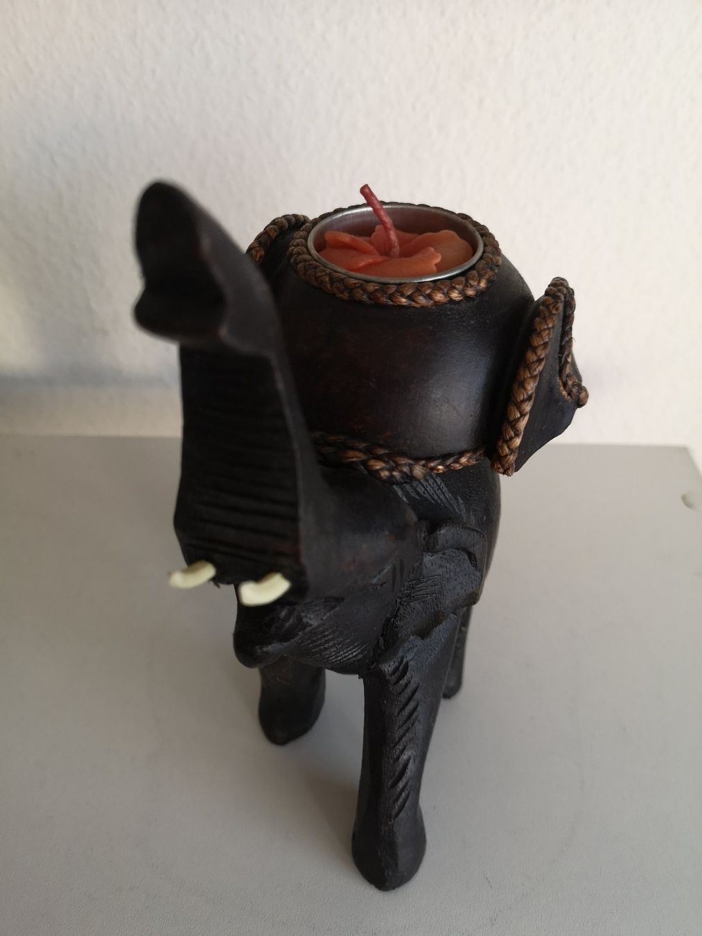 Statuette: Elefant 14cm geschnitzt Affenbaumholz Kerzen Einsatz Orient – Nuovo (secondo la descrizione) da Kloten venduto da Asiatica 1