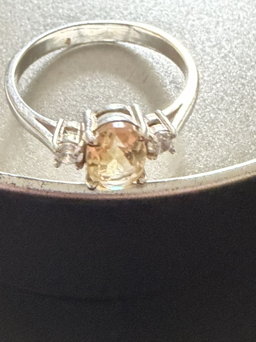 Bagues: Silberfarbiger Ring mit Stein – D'occasion à Widnau par kustercarmen