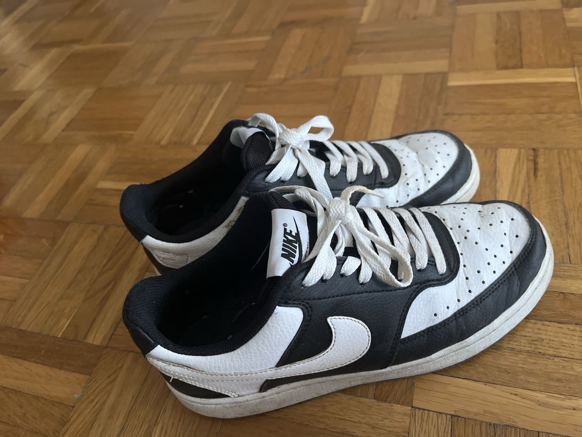 Scarpe da uomo: Nike Scarpe da ginnastica bianche e nere usate – Usato da Volketswil venduto da mon_ssk6 1