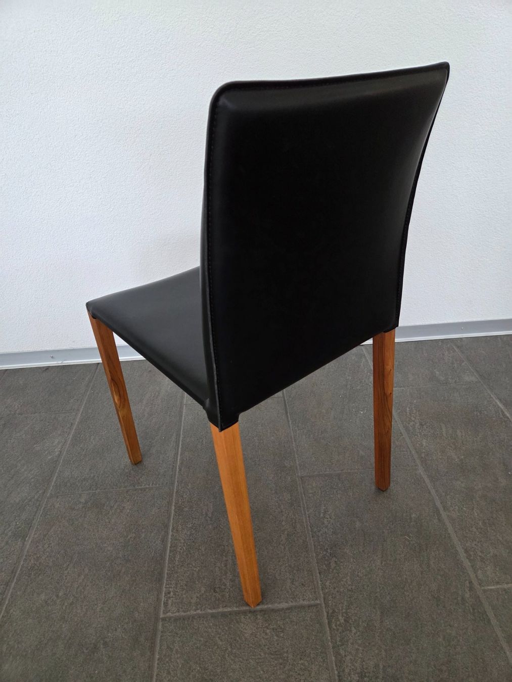 Interio Stühle: 4 Stück Esszimmerstühle Leder schwarz – Gebraucht aus Bettlach von Enniroc0 1