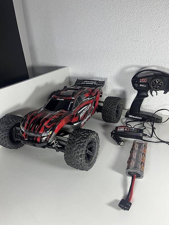 RC Kits de montage: Traxxas Rustler Rc Auto – D'occasion à Brüttisellen par arm_ks2r