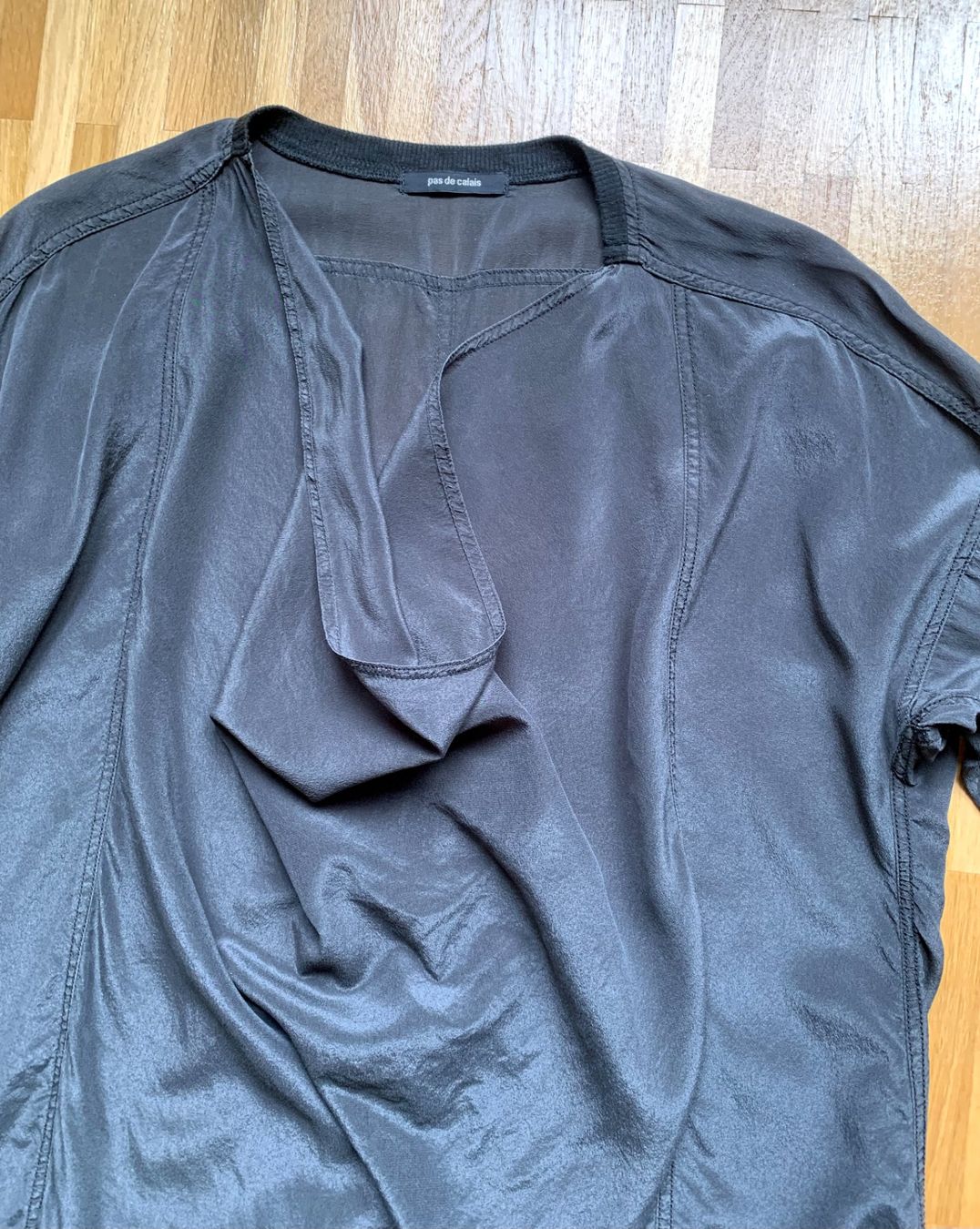 Tuniques: LAST CHANCE | Pas de Calais black silk tunic – D'occasion à Basel par gladghost 3