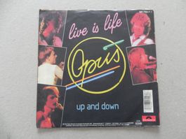 Single Oestereich Rock Band Opus 1984 Nr. 1 Hit Live is Life