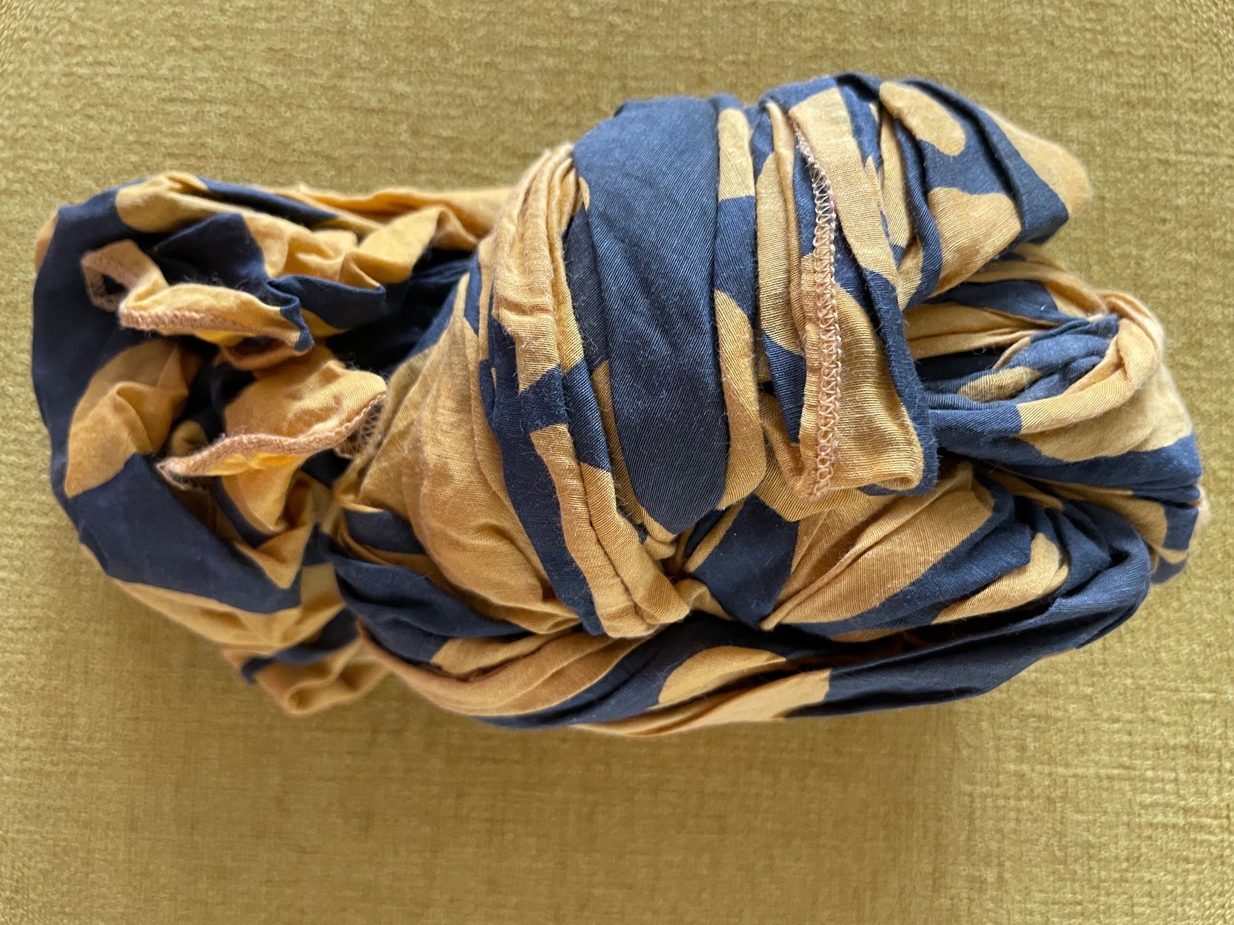 Foulard & Sciarpe: Damen-Dreieckstuch – Nuovo (secondo la descrizione) da Feusisberg venduto da Mila1122
