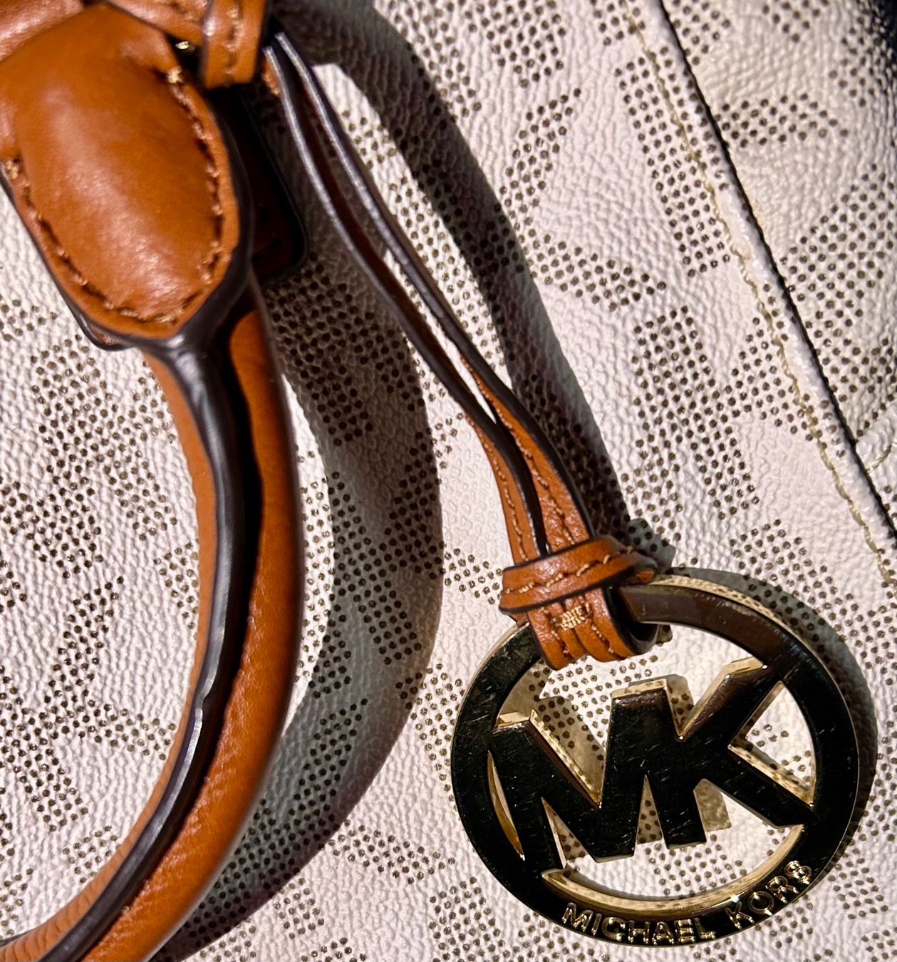 Michael Kors Taschen für Damen: Michael Kors Handtasche MK Logo – Gebraucht aus Arboldswil von  5