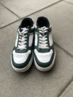 Une paire de baskets