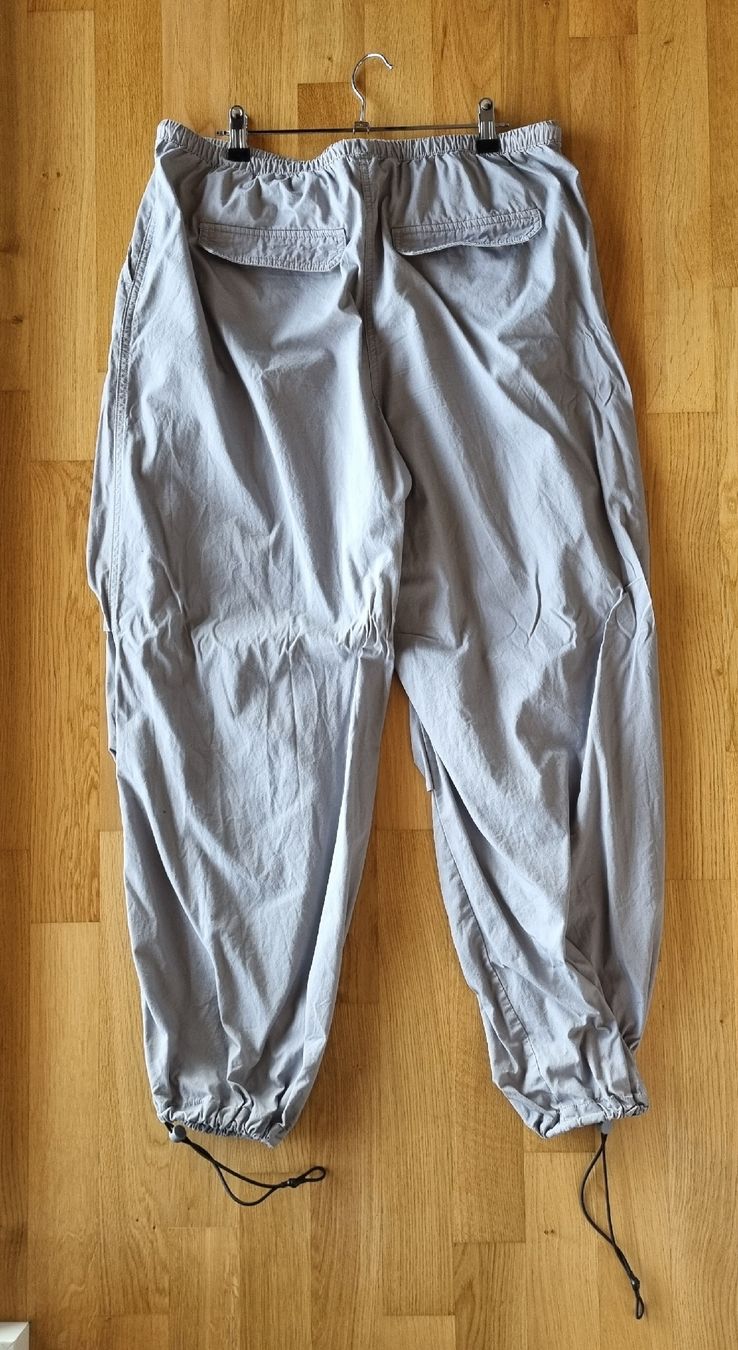 H&M Pantaloni: H&M "Fallschirmhose", hellgrau, Grösse M – Usato da Düdingen venduto da 20m_f8bn 2