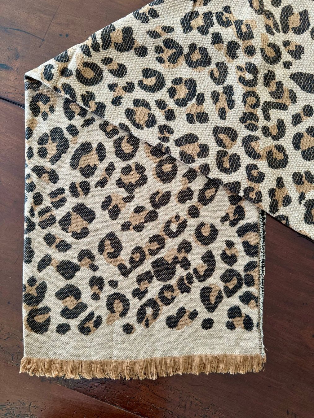 Foulard & Sciarpe: Leo-Print Schal – Nuovo (secondo la descrizione) da St.Gallen venduto da ConnectionCH 1