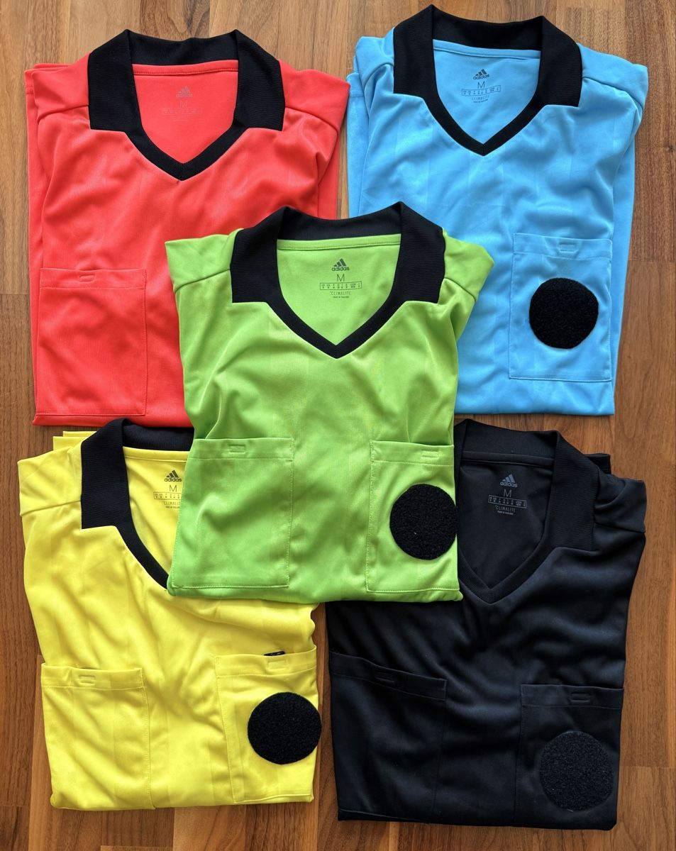 Adidas Maillots de corps & Pantalons: Schiedsrichter Trikots Adidas – Neuf (Voir description) à Heimberg par Vi48or_M 6