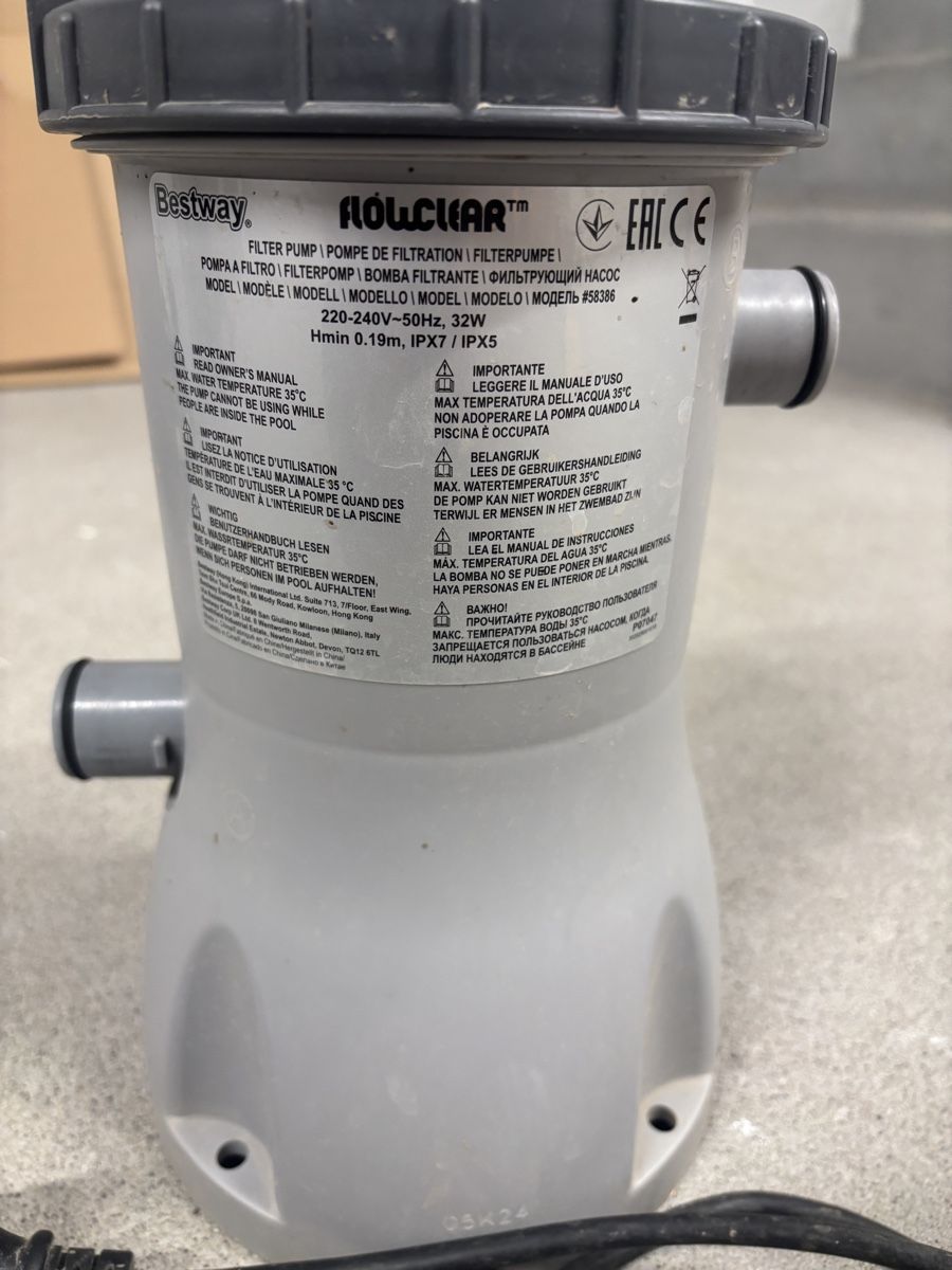 Bestway Accessori per Piscine: Bestway Filterpumpe Flowclear mit 4 Filterkartuschen Typ D</ – Usato da Bellach venduto da florian1987 1