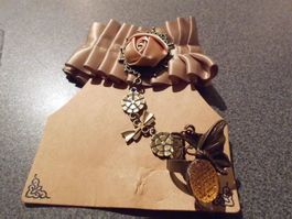 Armband verbunden mit Ring, gelbe Steine