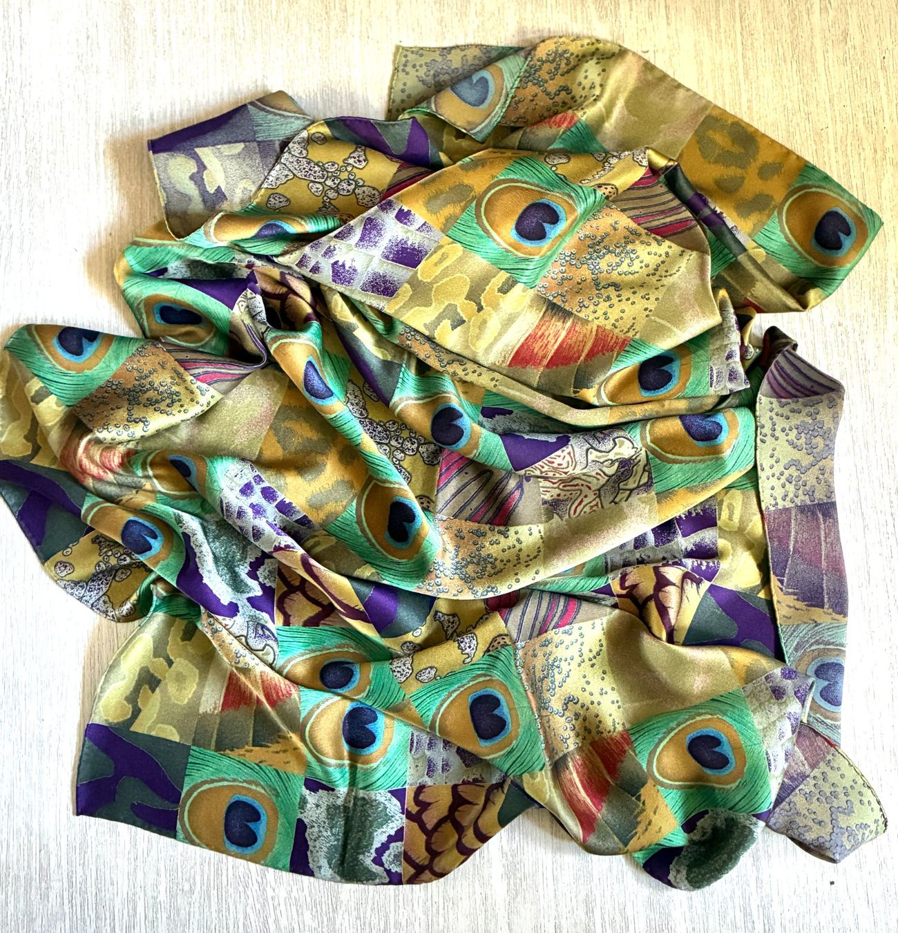 Foulard & Sciarpe: Seidenfoulard mit buntem Patchworkmuster Pfauenauge – Usato da Kloten venduto da Nephty 6