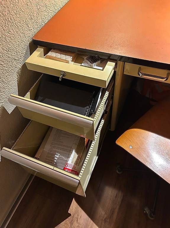 Bureaux: Bigla Schreibtisch – D'occasion à Bern par janananani 2