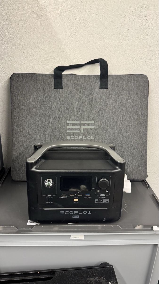 Ecoflow Dispositivi a energia solare: EcoFlow River Max Powerstation mit 110W Solarpanel Set – Usato da Zürich venduto da Wartesaal 6