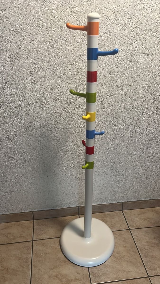 Ikea Guardaroba: Kinderkleiderständer „Krokig“ von Ikea – Usato da Suhr venduto da tho_5wxl