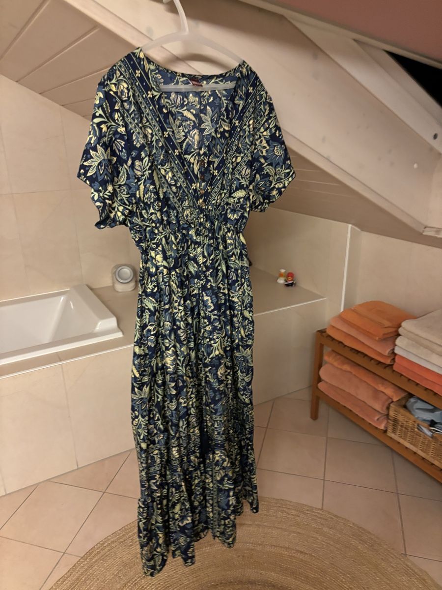 Kleider: Magnifique longue robe – Neu (gemäss Beschreibung) aus Blonay von Ollorvi