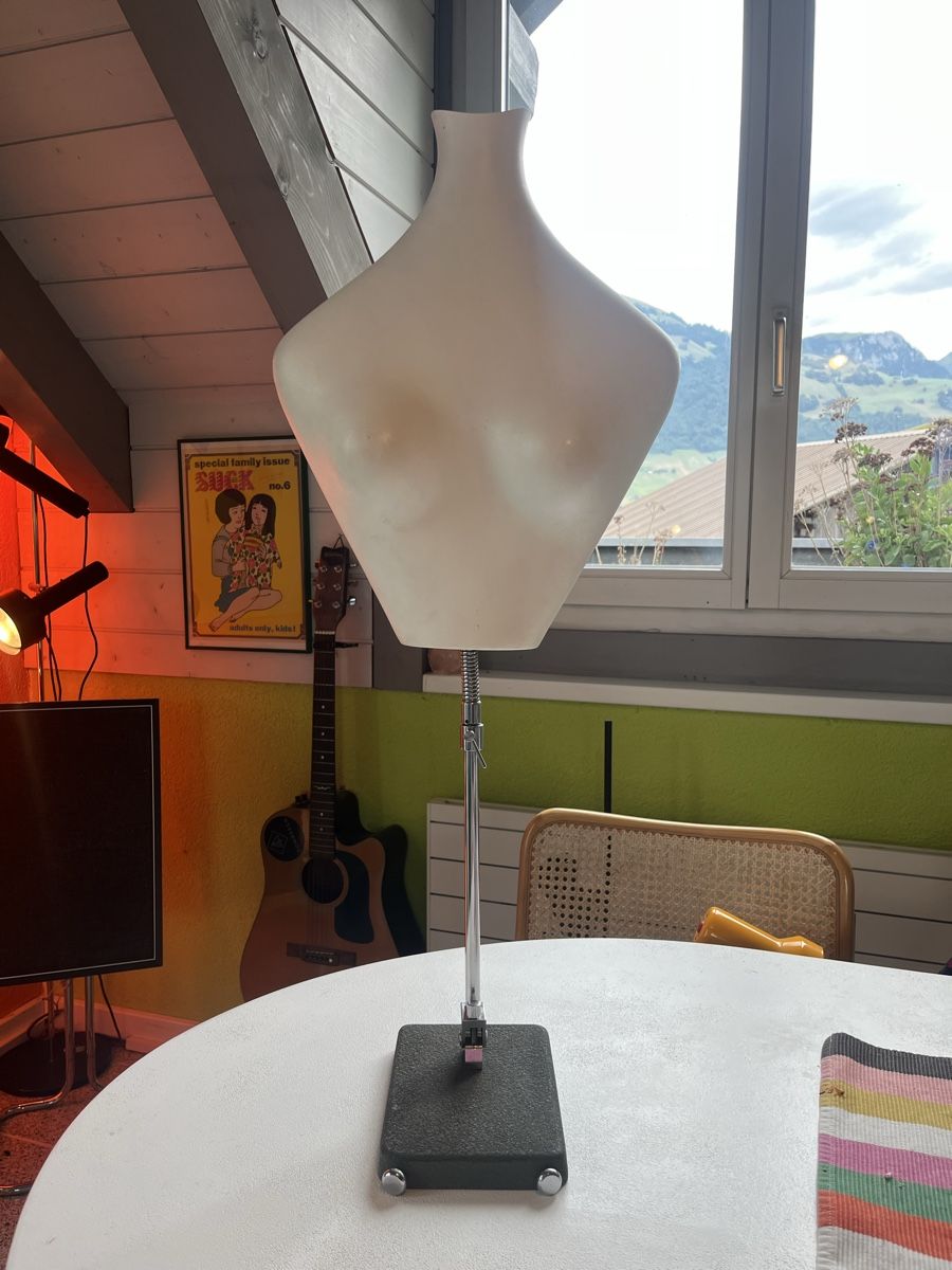 Allestimento di negozi e stand fieristici: Mid Century Vitra Graeter Büste – Usato da Stans venduto da Bridges_Vintage