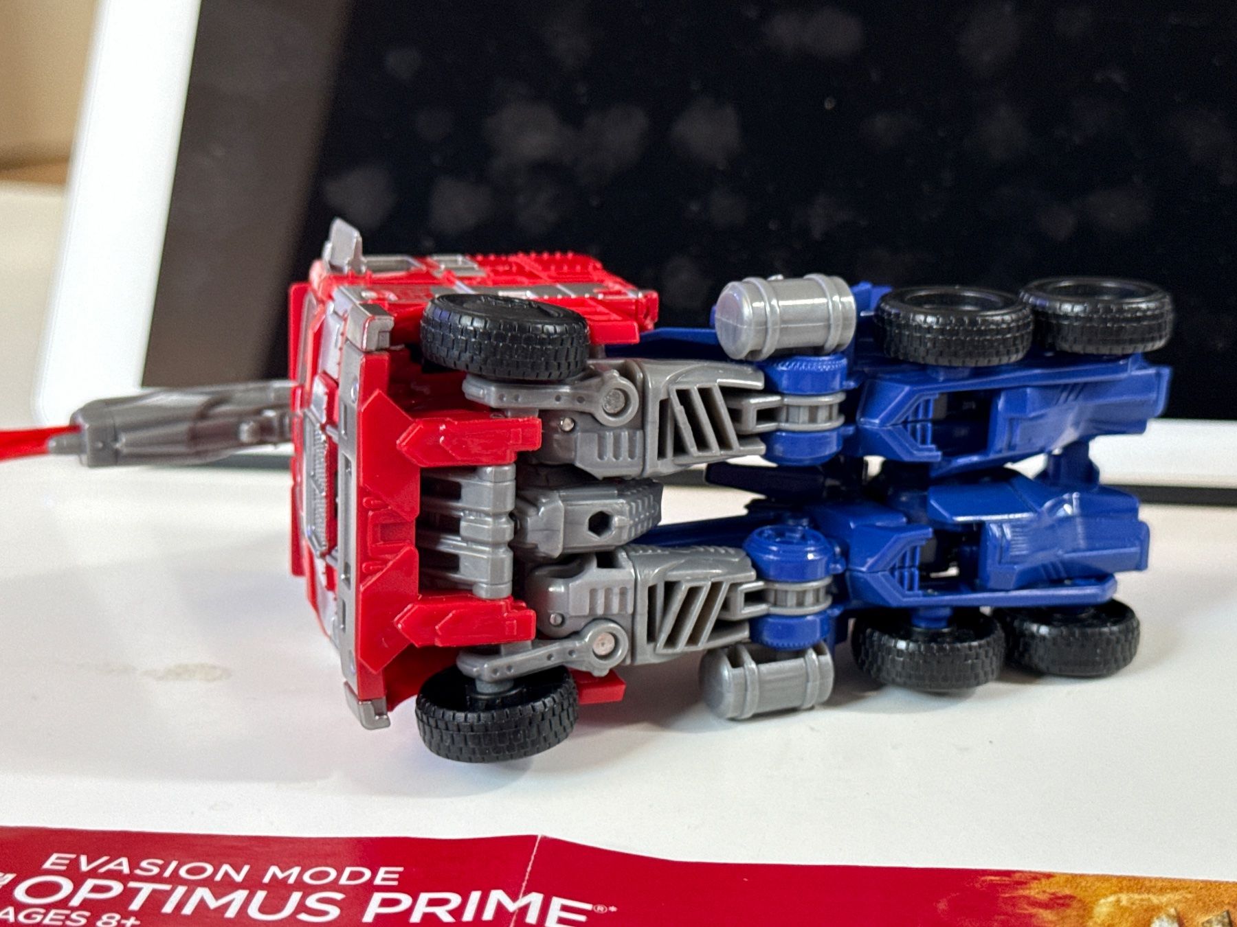 Hasbro Statuette: Transformers Evasion Mode Optimus Prime Hasbro – Usato da Allschwil venduto da meeresperle 4