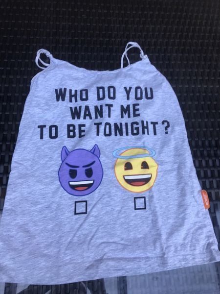 Blouses, T-shirts & Tops: Mädchen Top Emojis S – D'occasion à Bergdietikon par antovale