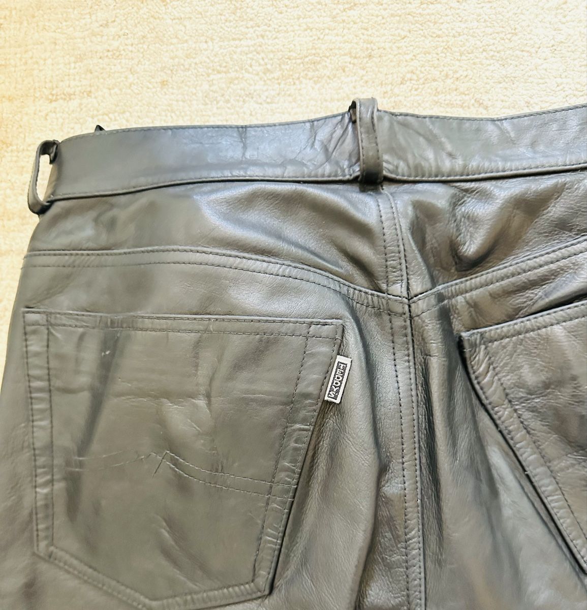 Pantaloni: Lederhose schwarz – Usato da Basel venduto da rea_y662 2