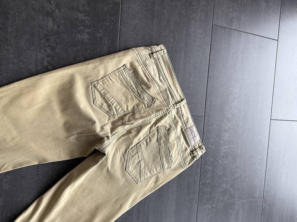 Pantaloni: Sommerhose olive / olivegrün - 36 – Usato da St. Niklausen LU venduto da Sundy01 2