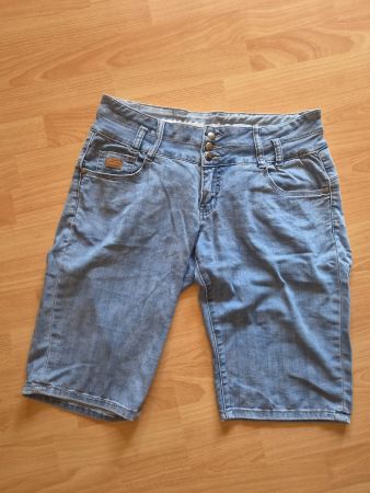 Jeans Bermuda hellblau W 32 neuwertig