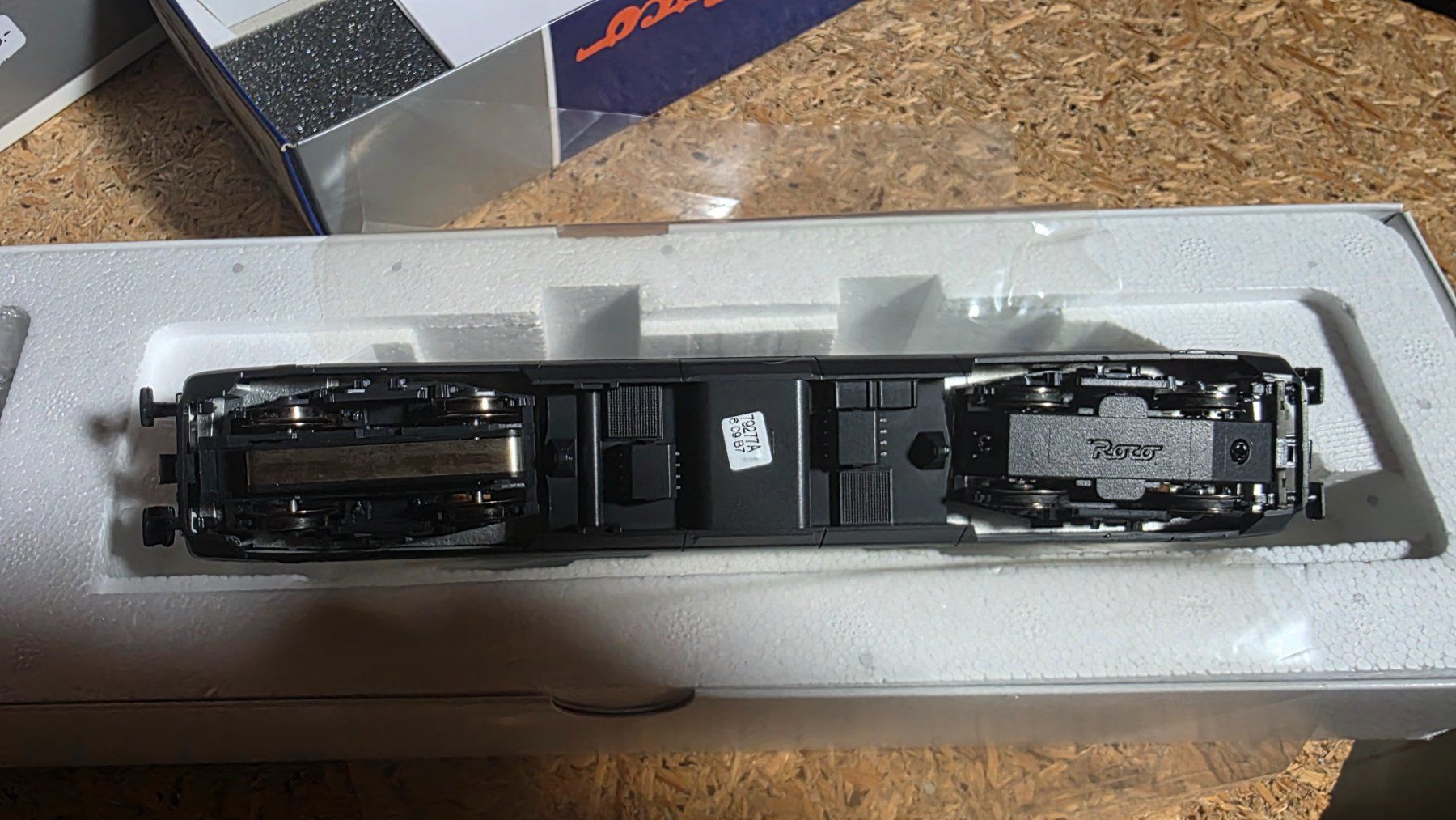 Roco Modellini di ferrovie: BLS. RAIL CARE – Usato da Donneloye venduto da bls1981 3