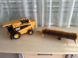Mähdrescher CAT Lexion Kunststoff gelb gebrauchter Zustand