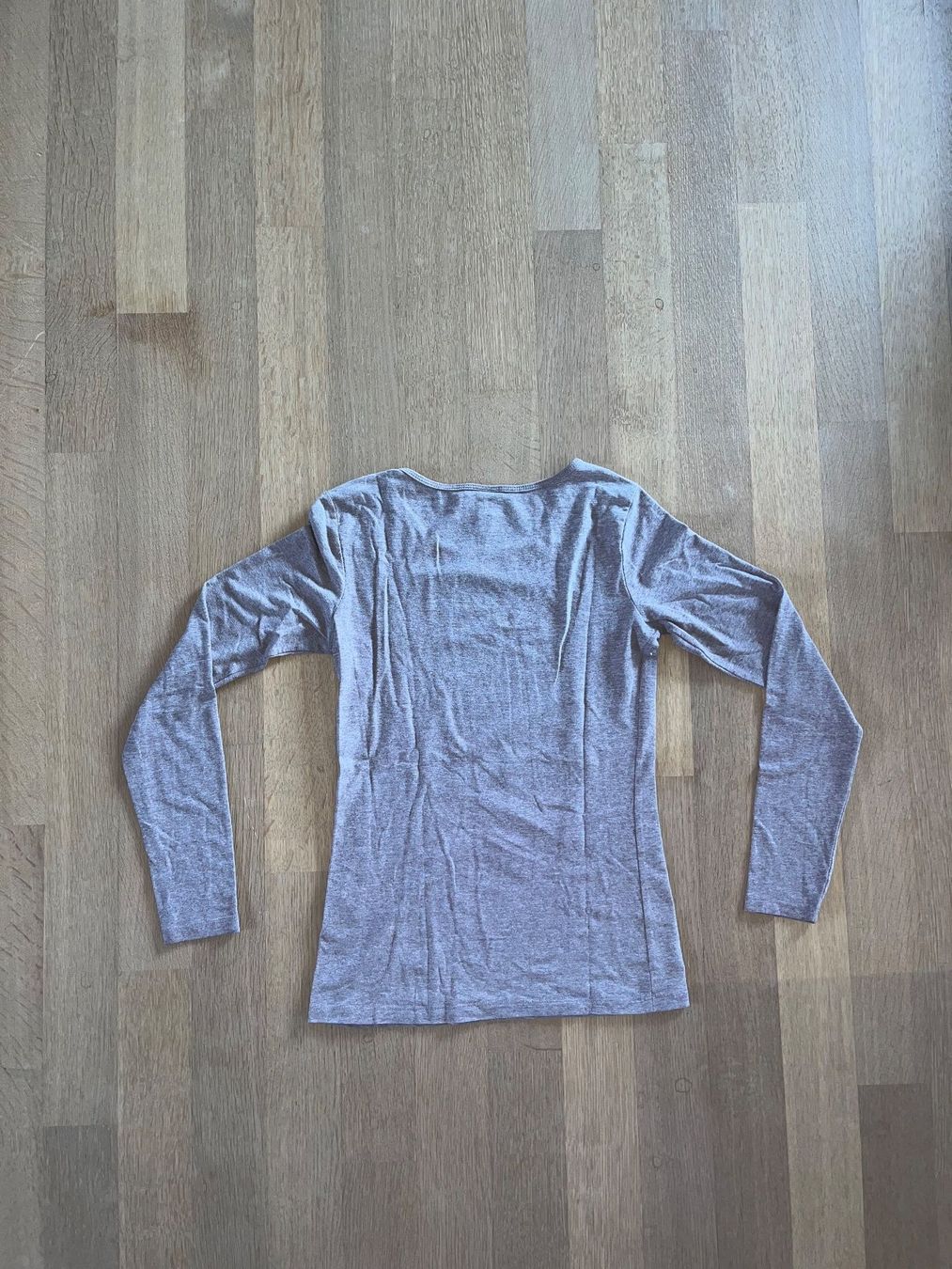 H&M Pulls & Sweat-shirts: Langarmshirt grau-rosa – D'occasion à Laupen BE par lee_ym6v 1