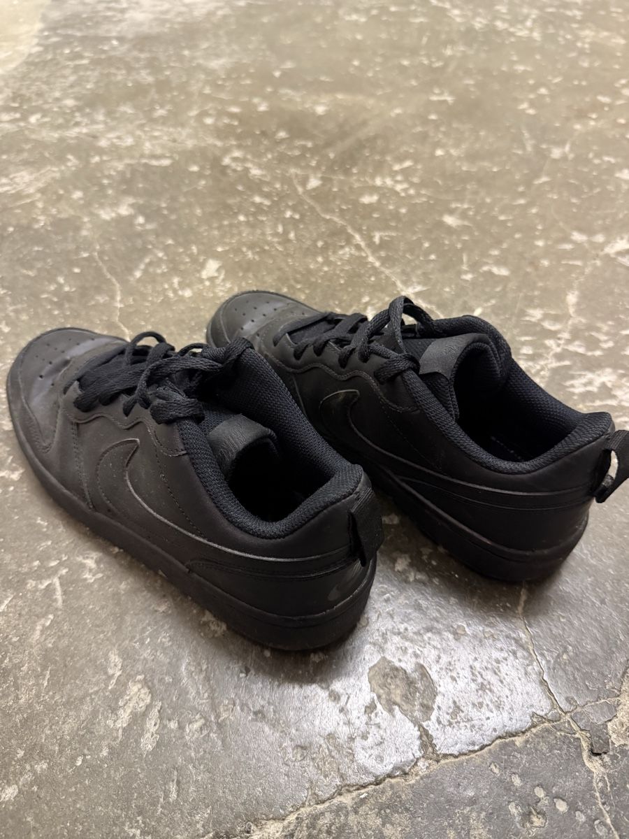 Nike Chaussures hommes: Baskets Nike noires taille standard etat correct – D'occasion à Zürich par Butpiquant 2