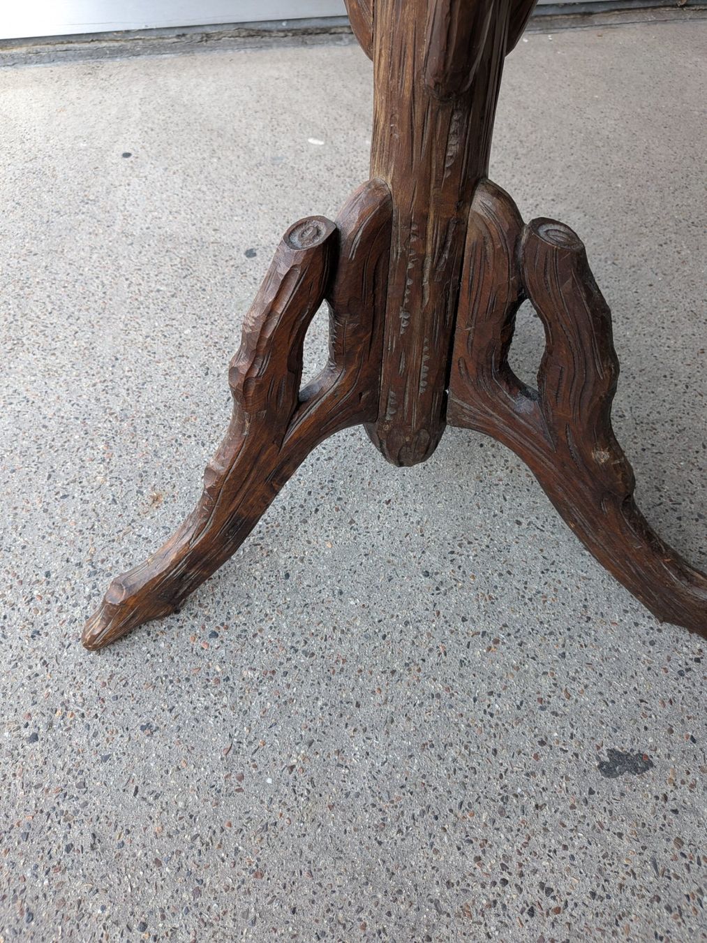 Skulpturen & Statuen: Holzgestell Pflanzengestell evtl. Brienzer Schnitzerei ? – Gebraucht aus Emmen von Brockofsky 2