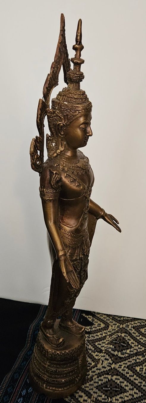 Statuette: Bronze ancien Thai deesse. 40cm – Usato da Vernier venduto da 19pigments 1