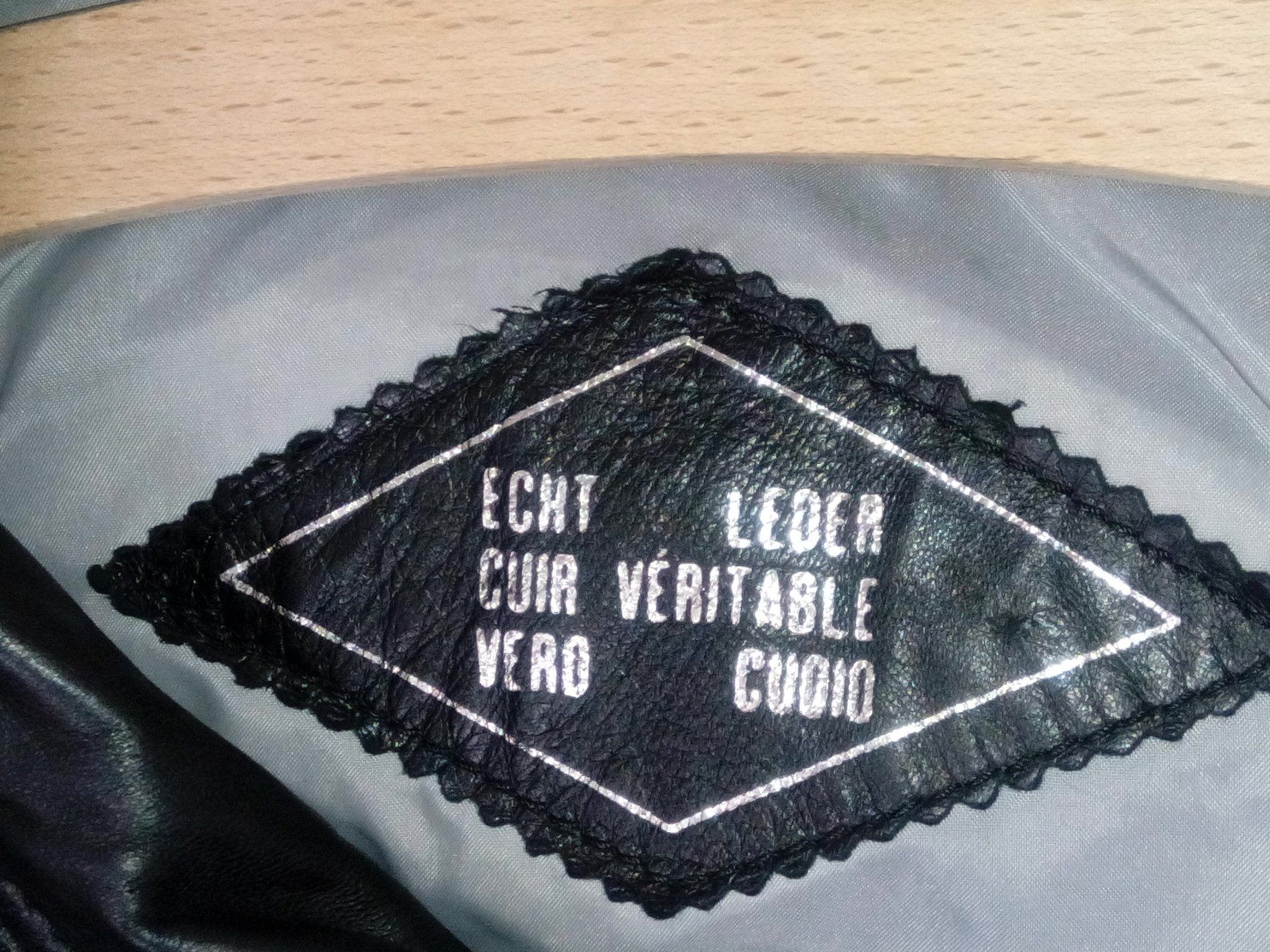 Giacche: Schwarze Lederjacke Grösse 52 – Usato da Zürich venduto da Mitzi6 7
