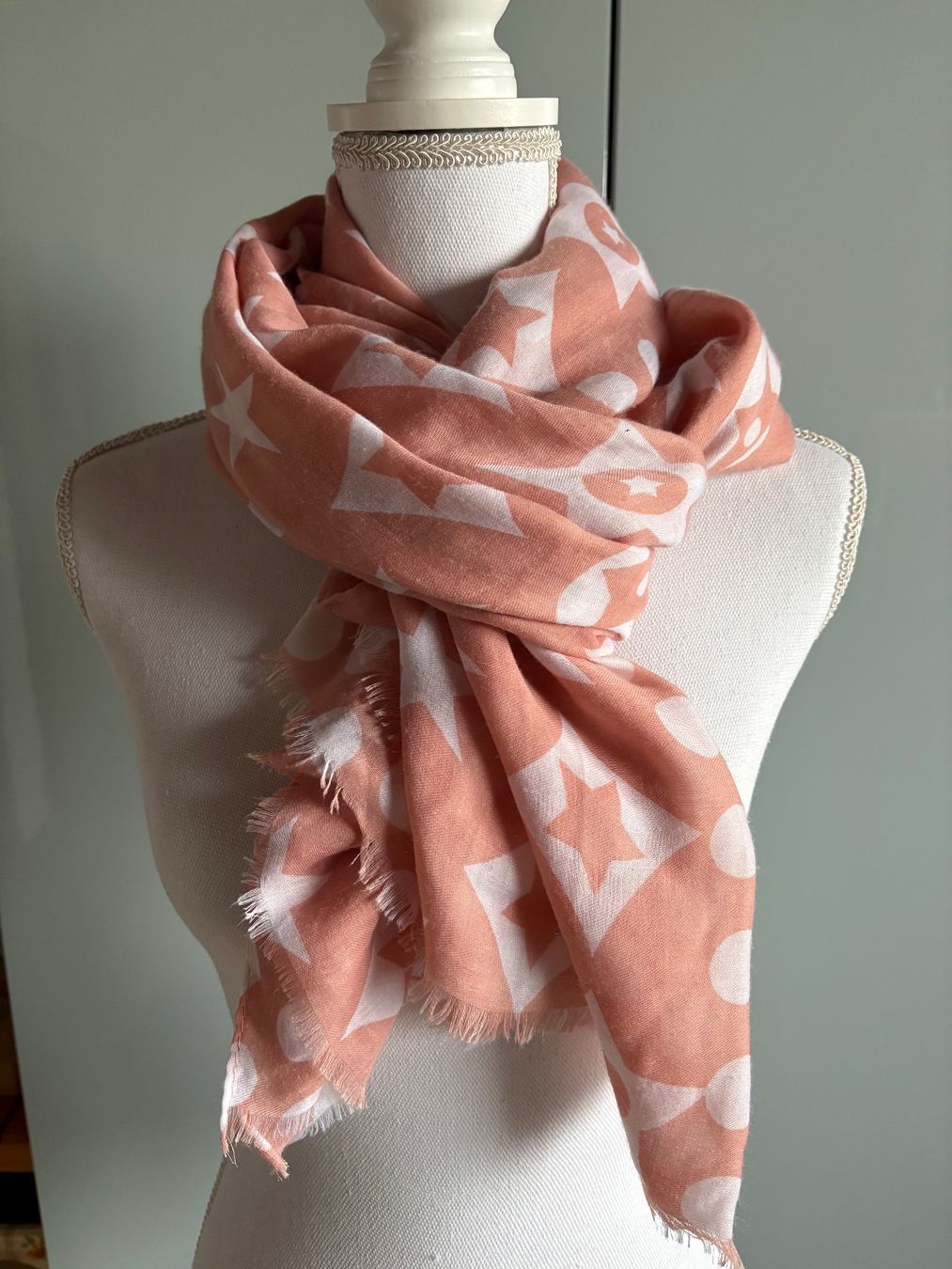 Foulard & Sciarpe: Schal 180 x 88 aus 100 % Viskose – Usato da Grenchen venduto da nethy
