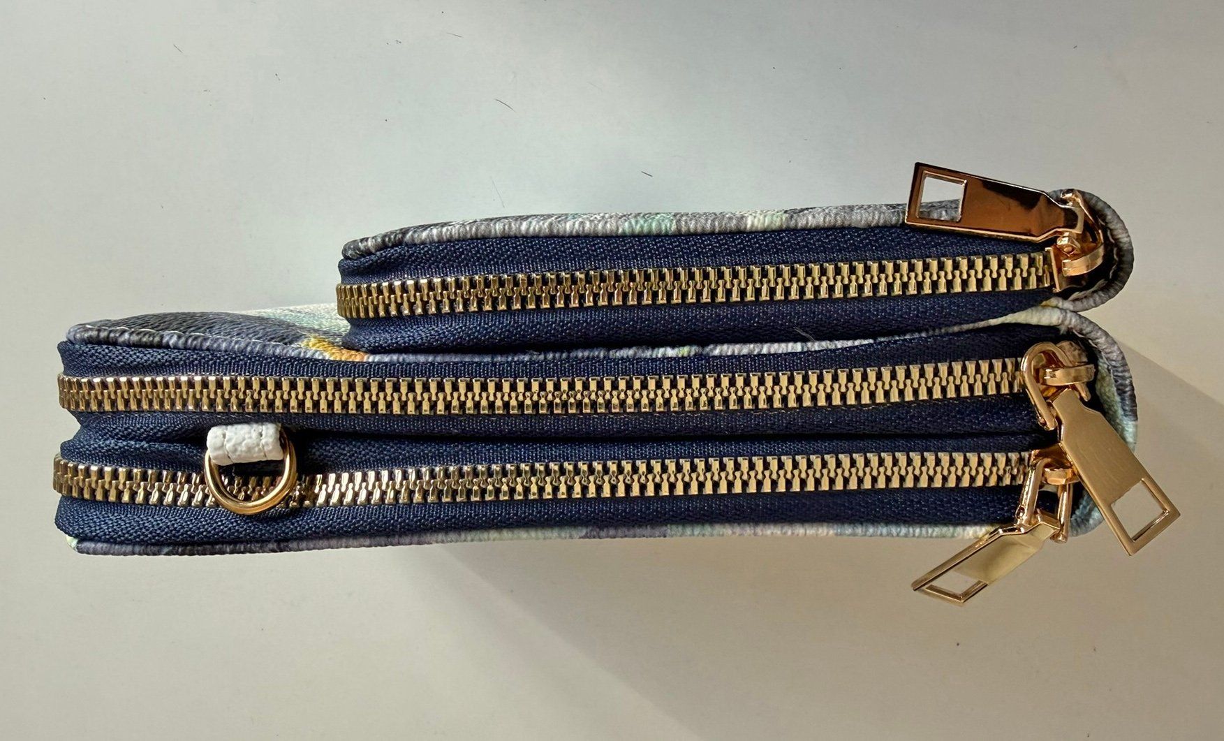 Borse da donna: Handytasche mit Portemonnaie / Farbe Dunkelblau – Nuovo e nell'imballaggio originale da Eschenbach SG venduto da Sums 2