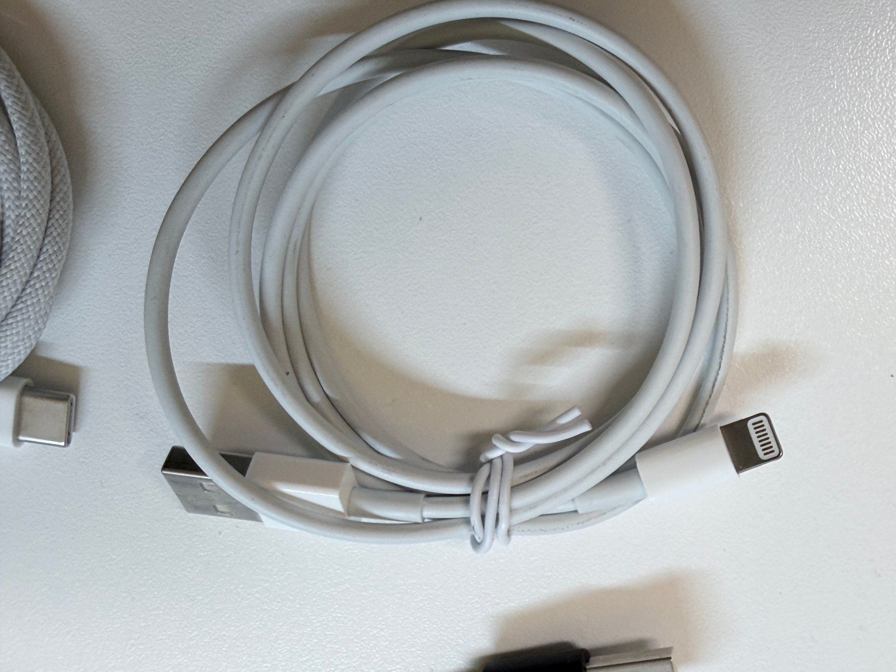 Apple Cavi: Diverse Ladekabel: USB-C, Lightning, Micro-USB - Top! – Usato da Unterengstringen venduto da hausraus 2