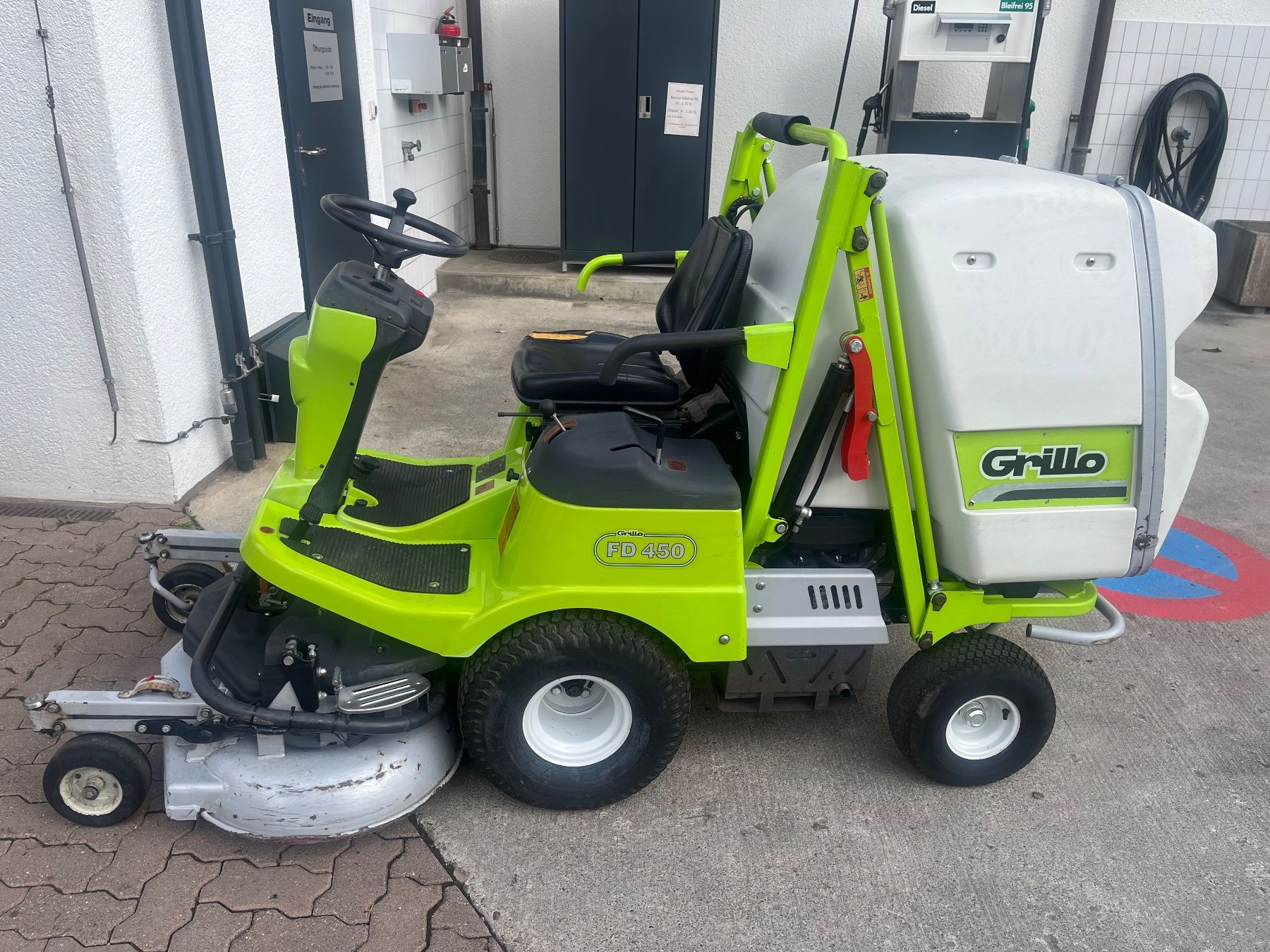 Tagliaerba: Grillo FD 450 Jg.2014 – Usato da Russikon venduto da Rome4