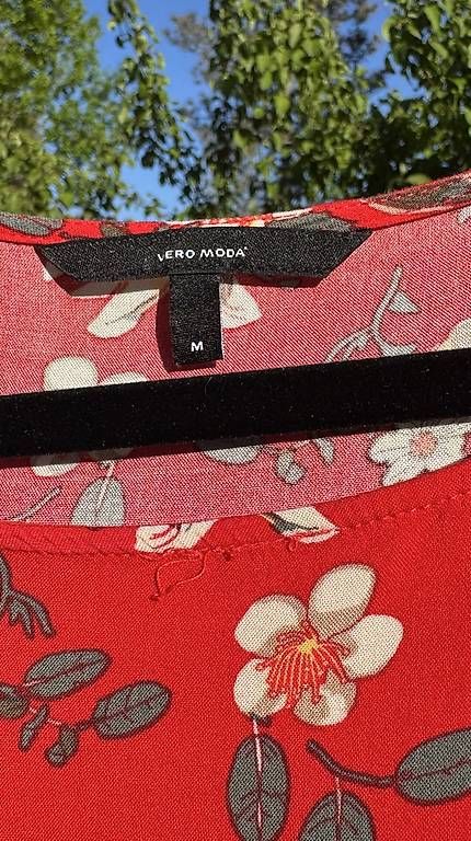 Vestiti: Rotes Blumenkleid Vero Moda Gr. M – Usato da Reinach BL venduto da Enodel 1