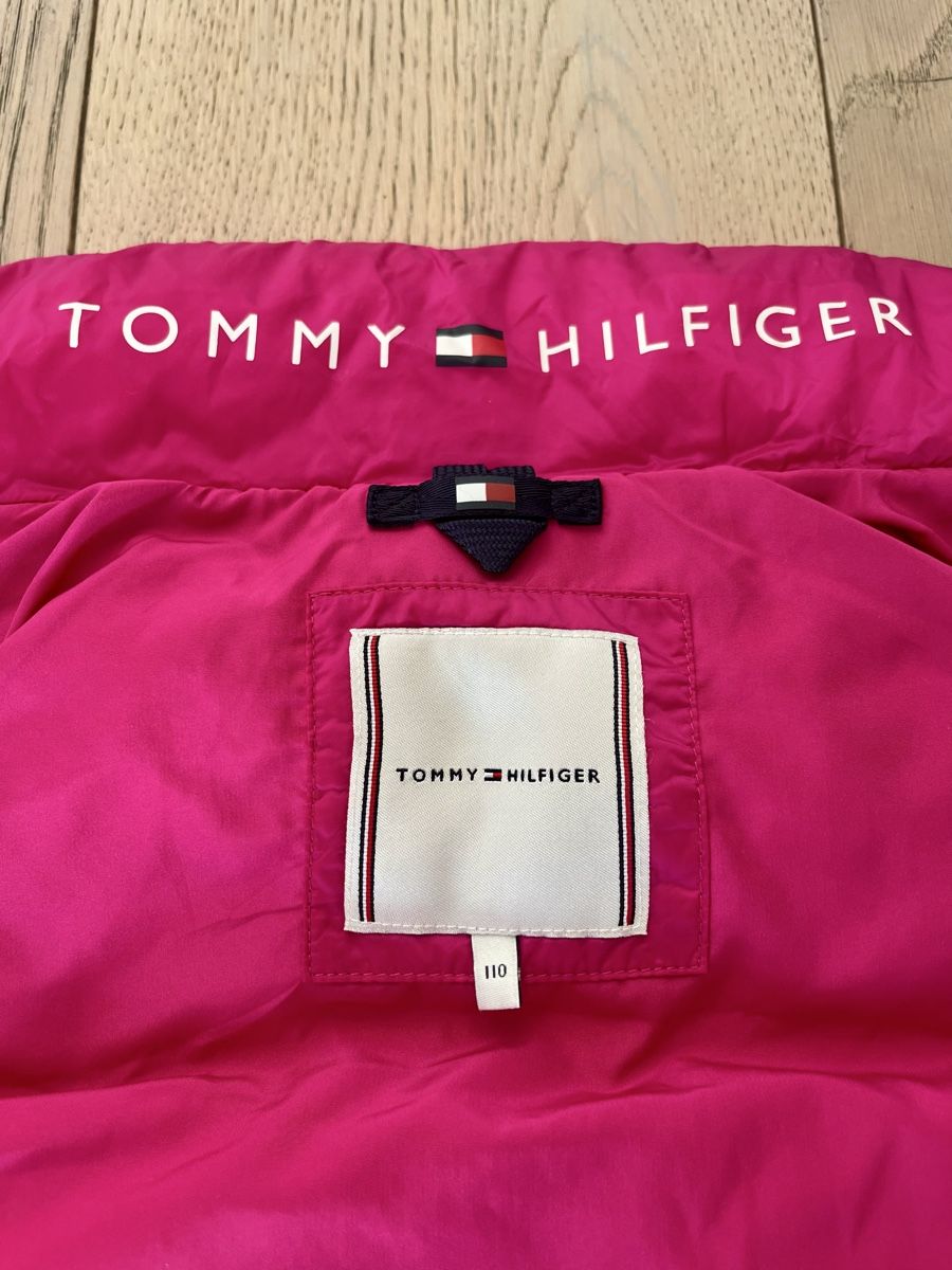 Tommy Hilfiger Altro abbigliamento per bambino: Tommy Hilfiger rosa weste 110 – Usato da Arbedo venduto da Greg2hand 2