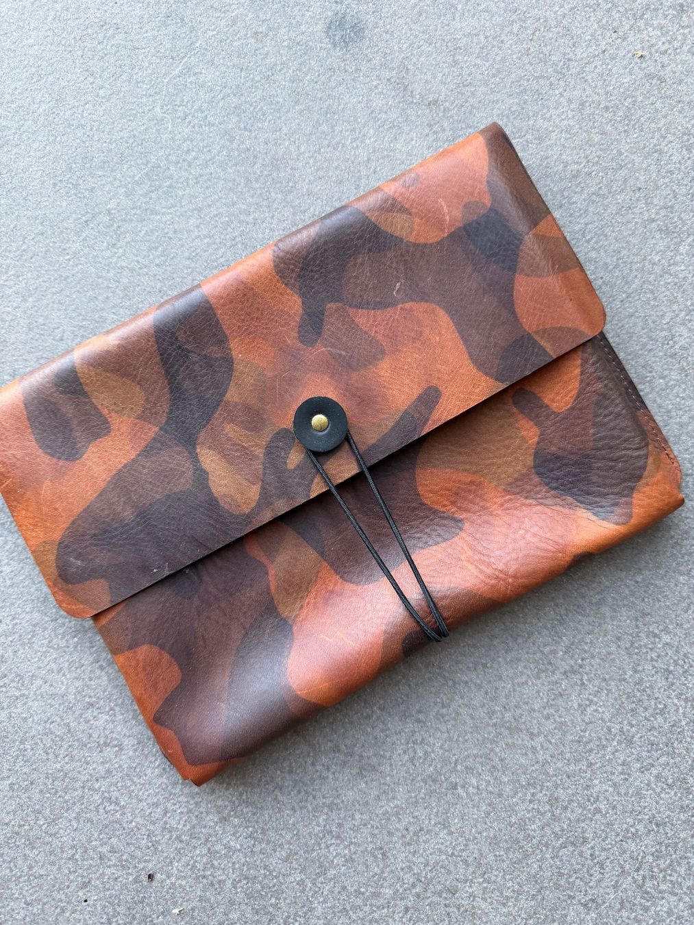 Astucci : Leder Mappe Camouflage – Nuovo (secondo la descrizione) da Ennetbaden venduto da miboo 1