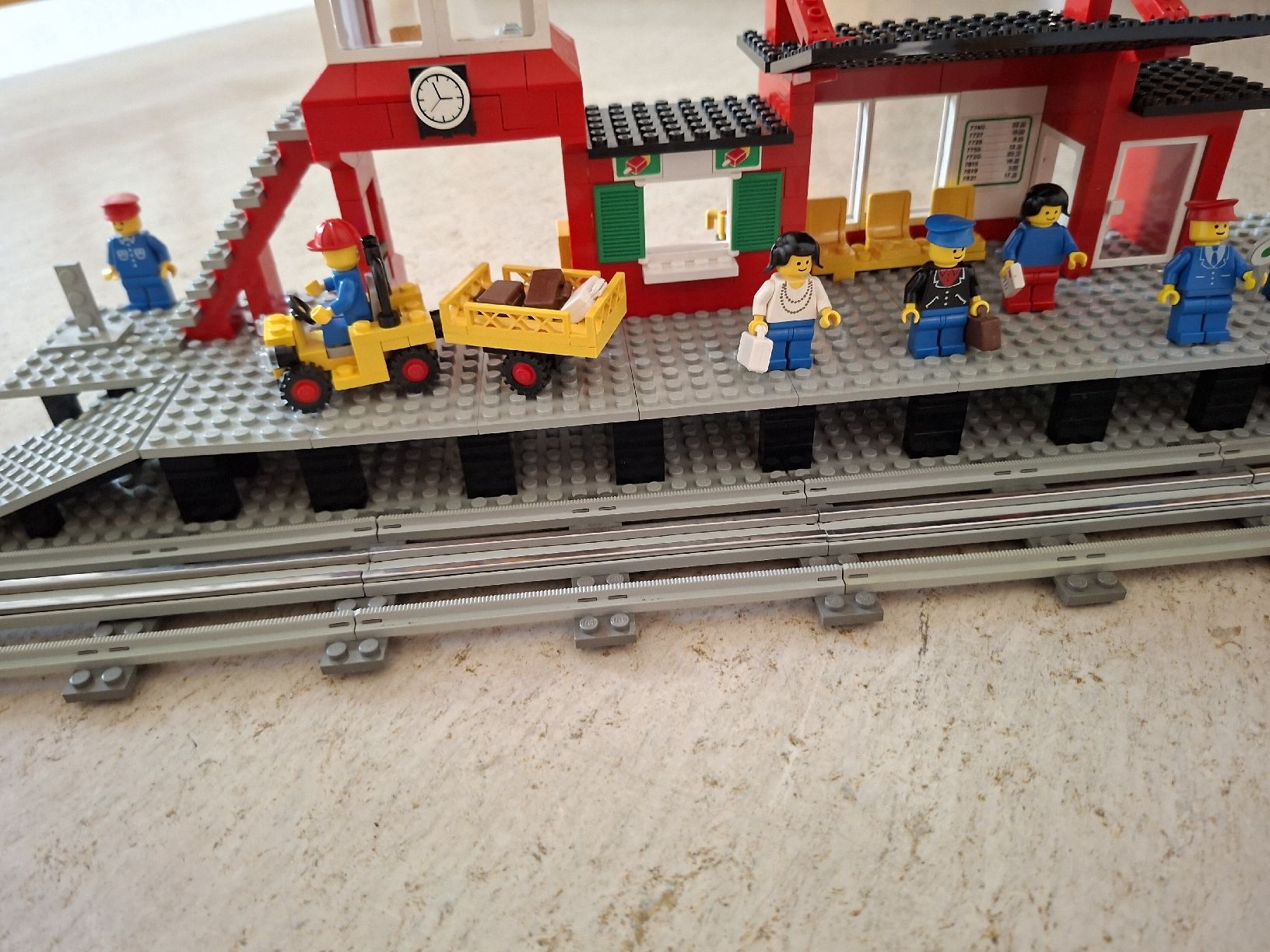 Lego Spielzeuge: Lego 7824 Eisenbahn 12V Bahnhof – Gebraucht aus Schattdorf von mamo1952 4