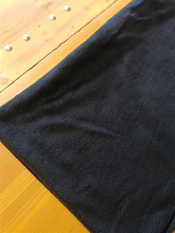 Tessuti: schwarzer Faserpelz (Fleece) – Nuovo (secondo la descrizione) da Breitenbach venduto da Hirzefaeger
