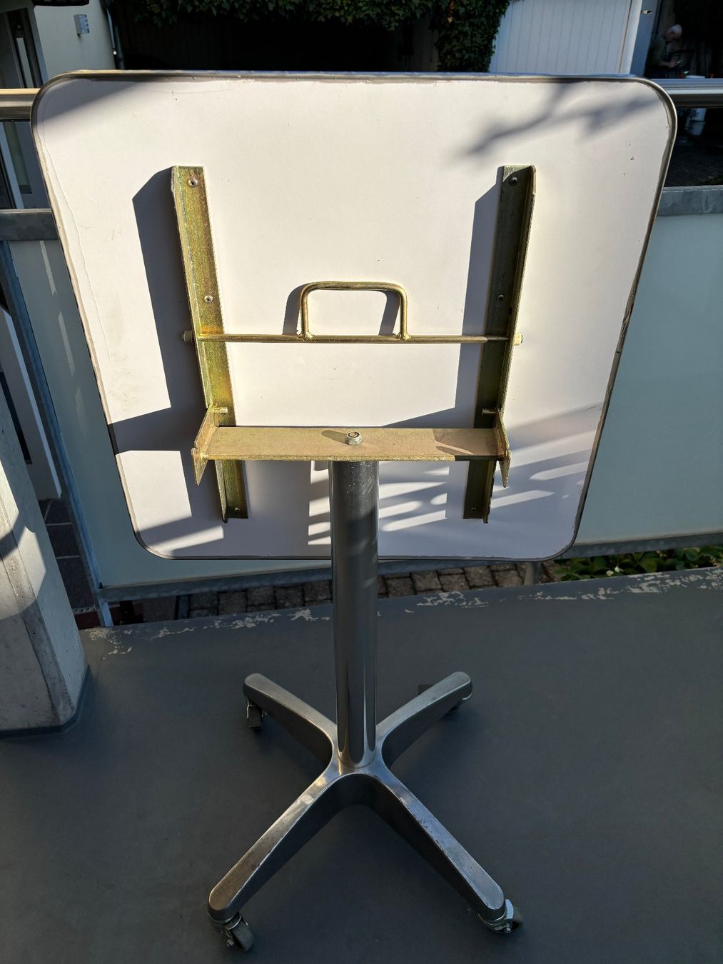 Tavoli: Balkontisch mit Rollen, klappbar – Usato da Gossau SG venduto da Gusho 2
