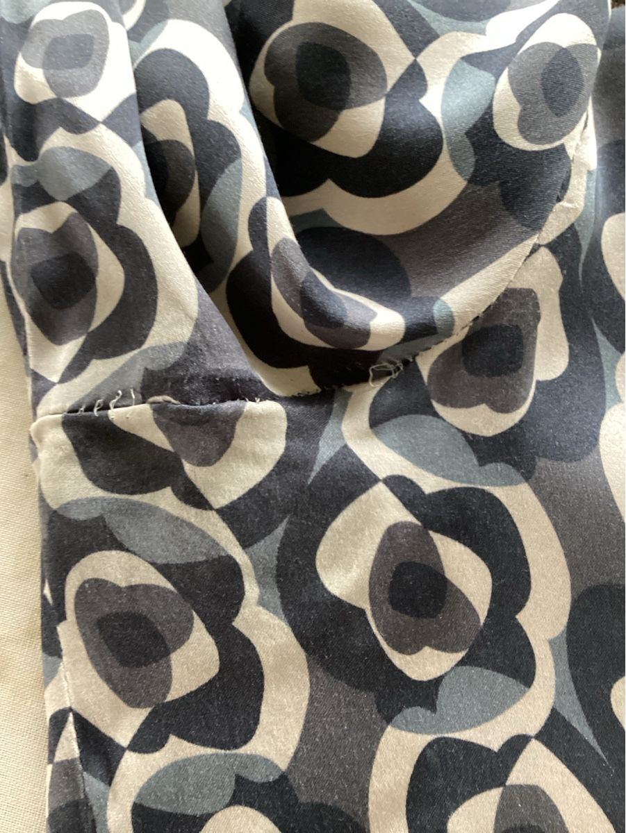 Blusen: Bruno Manetti, Seidenbluse, Gr. 44 it. – Gebraucht aus Salenstein von Esprit57 7
