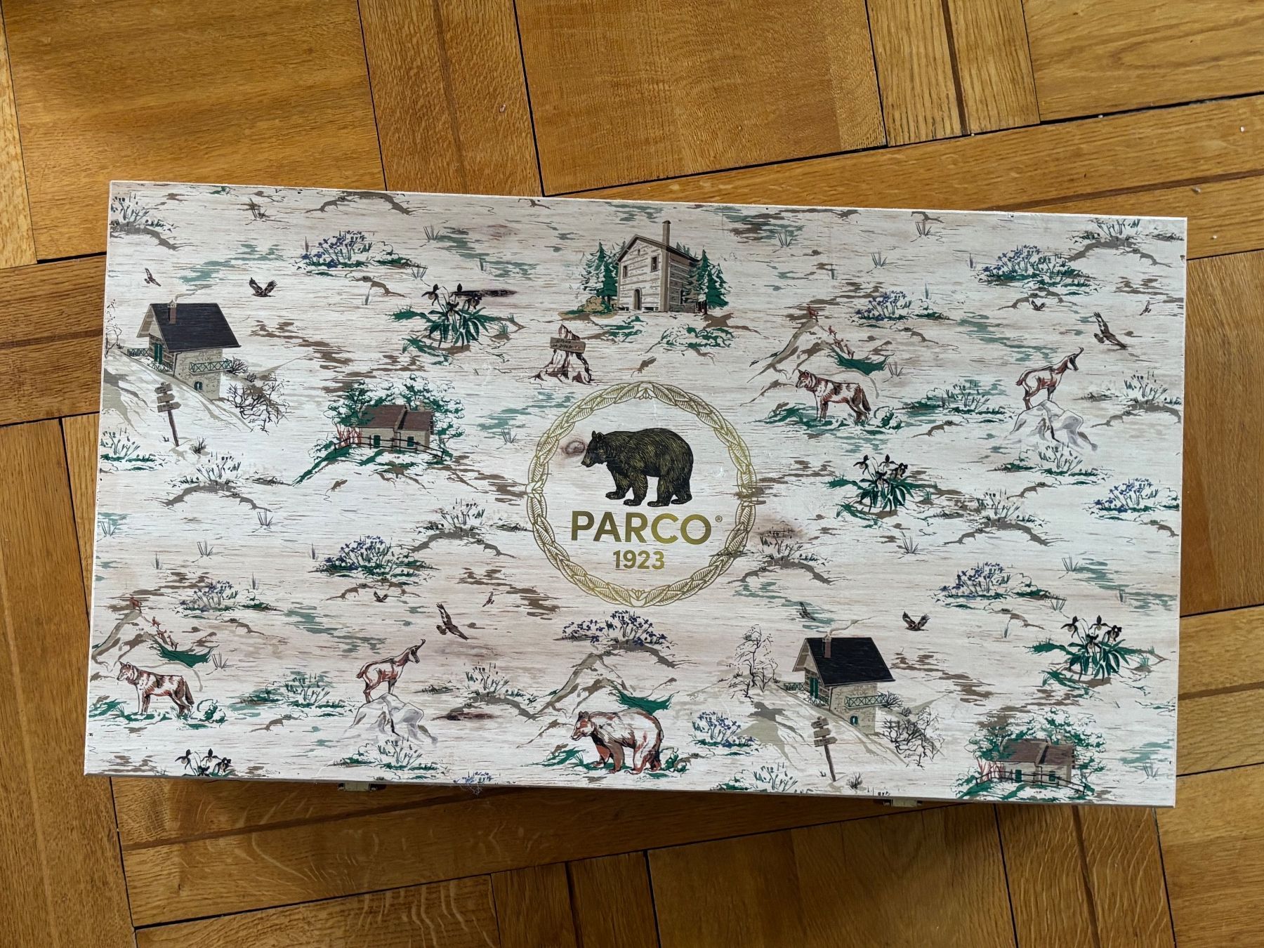 Transportkisten: Holzbox Motiv Bergtiere mit Deckel – Neu (gemäss Beschreibung) aus Genève von Livsonman